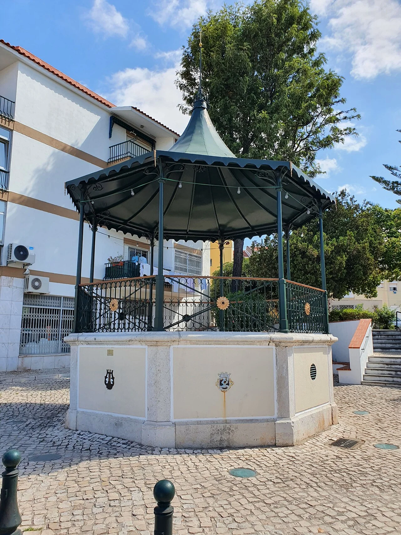 Photo of Linda-a-Velha