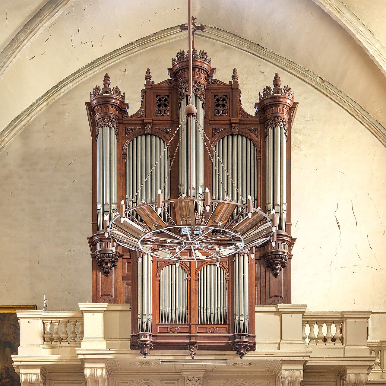 Lunel (Hérault, France) - Church of Our Lady of the Lake - Pipe organ and chandelier