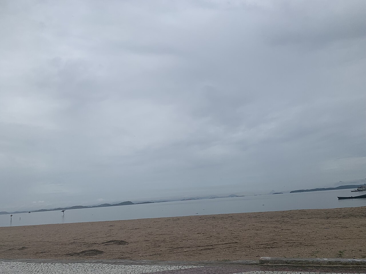 Praia de Mauá, no município de Magé, na baixada fluminense, RJ