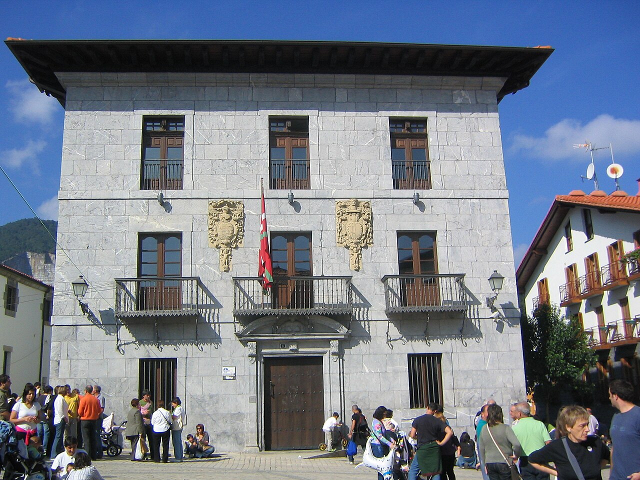 Palacio de Solartecua o Palacio de Mugartegui, actual casa consistorial.  Markina, Vizcaya, País Vaco, España.