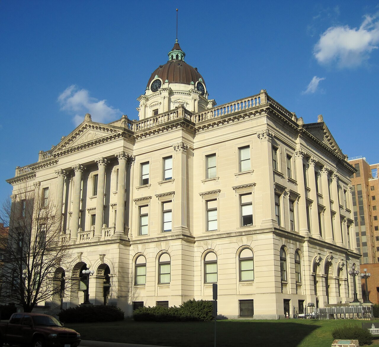 The McLean County Courthouse &amp; Square in Bloomington (1903). It was the home of the McLean County Circuit Court from 1900 to 1976. A fire damaged the building three years later, and it was redesigned by three of Bloomington's most notable architects: George Miller, Arthur Pillsbury, and Paul Moratz. In the 1980s, the McLean County Historical Society opened a museum in the former courthouse.