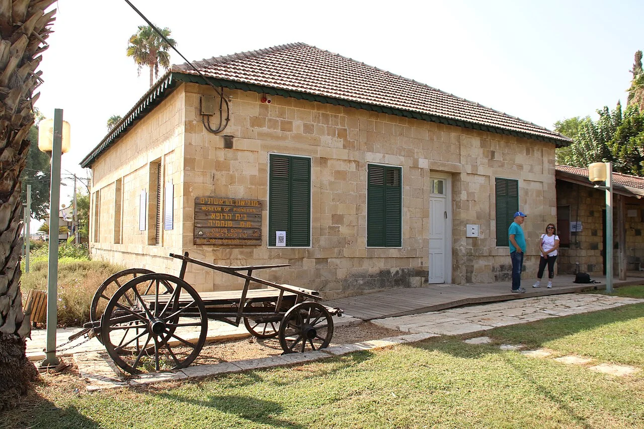 Photo of Menaẖemya