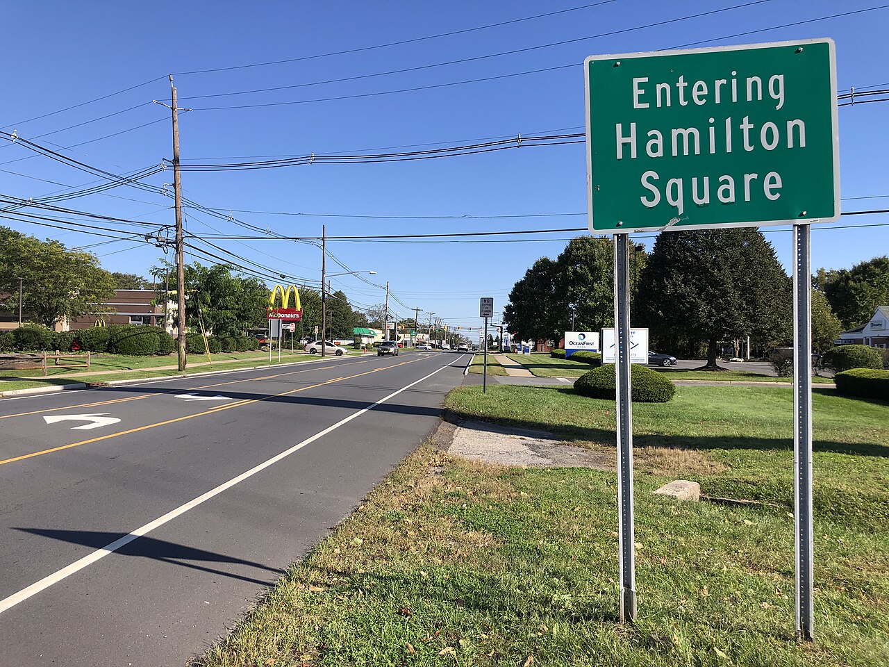 "Entering Hamilton Square" sign along eastbound New Jersey State Route 33 just east of Mercer County Route 533 (Mercerville-Whitehorse Road) in Hamilton Township, Mercer County, New Jersey