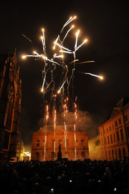 Fireworks on the town square of Metz for the celebration day of the Lorraine's patron saint, Saint Nicholas (2011).