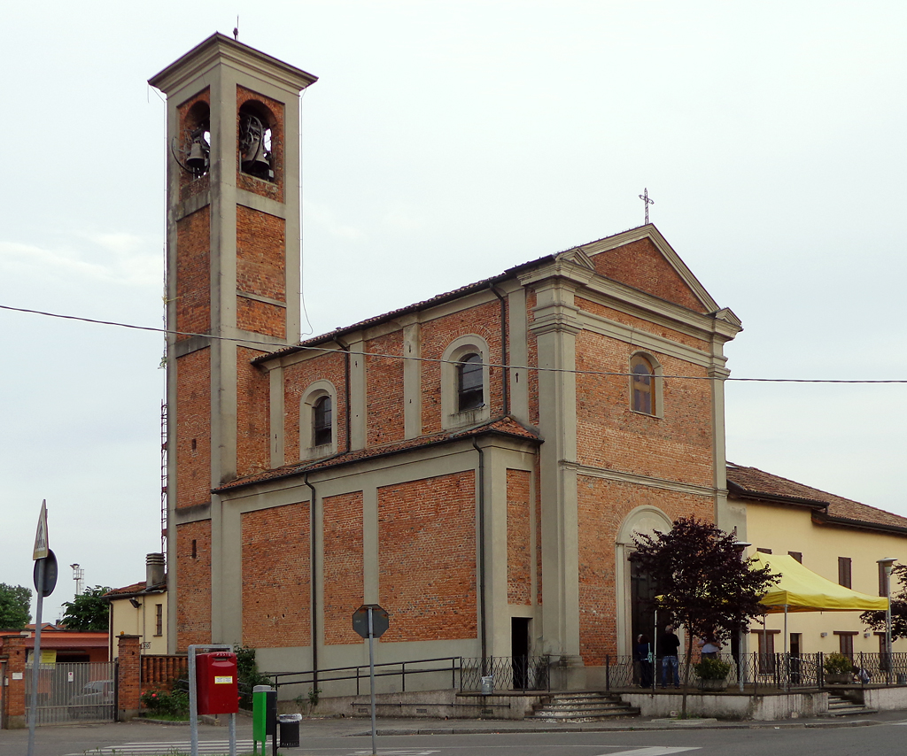La chiesa parrocchiale dei Santi Pietro e Paolo a Mezzate, frazione di Peschiera Borromeo.