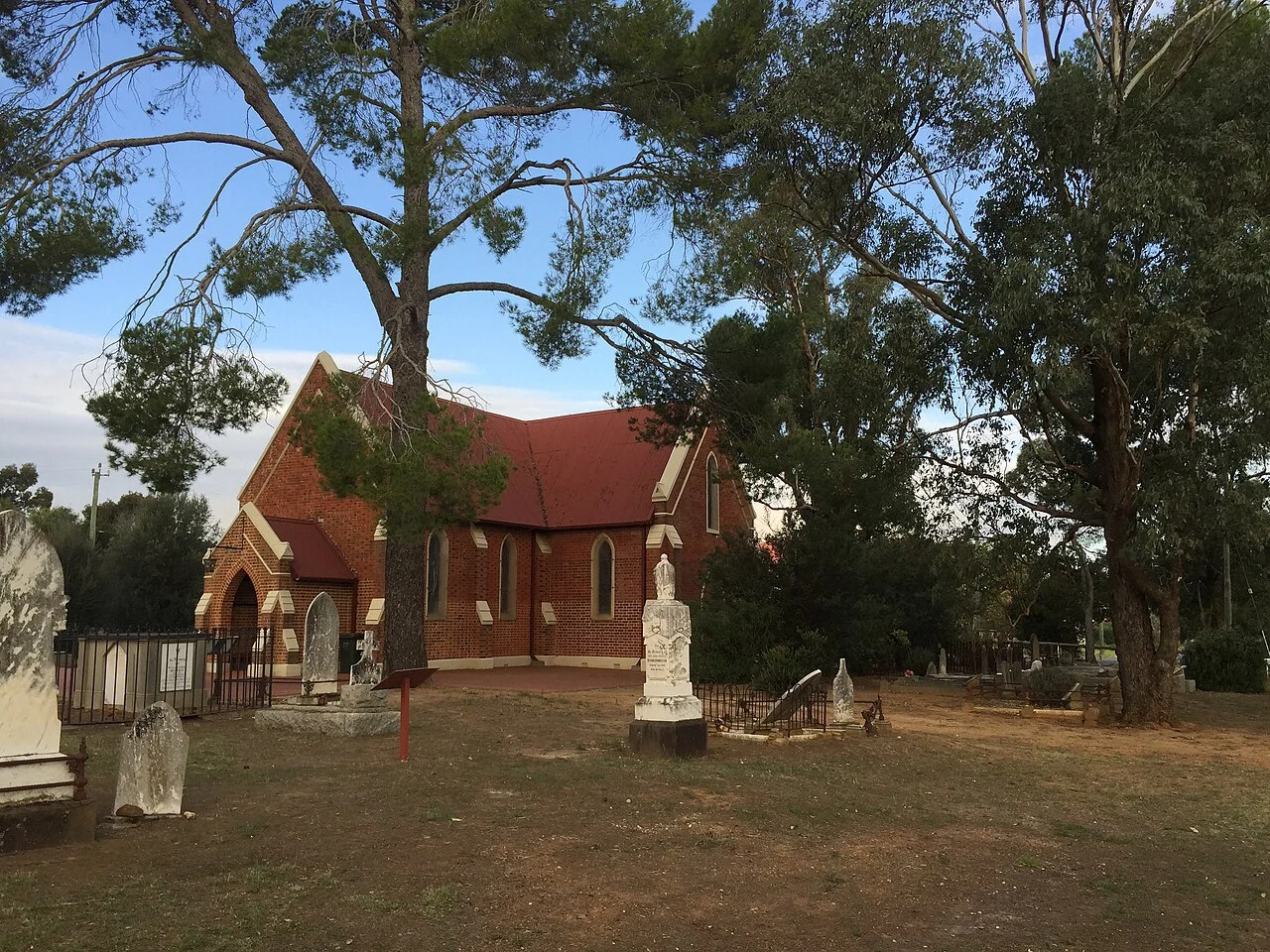 Photo of Middle Swan