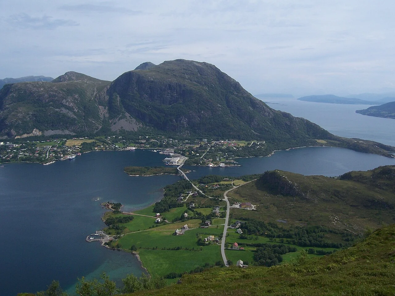Photo of Midsund