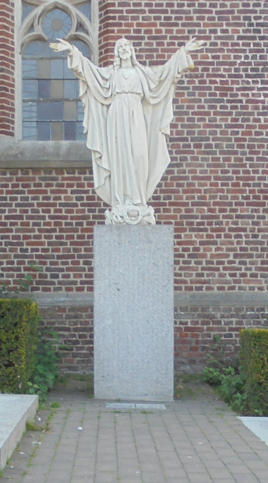 Heilig Hartbeeld - Sint-Elooiskerk - Kerkstraat - Moen - Zwevegem - West-Vlaanderen - België