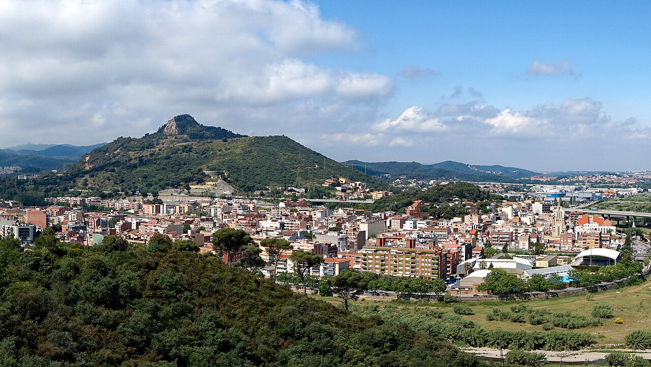 Vista panorámica de Montcada i Reixac desde la antena de Turó de Moià.