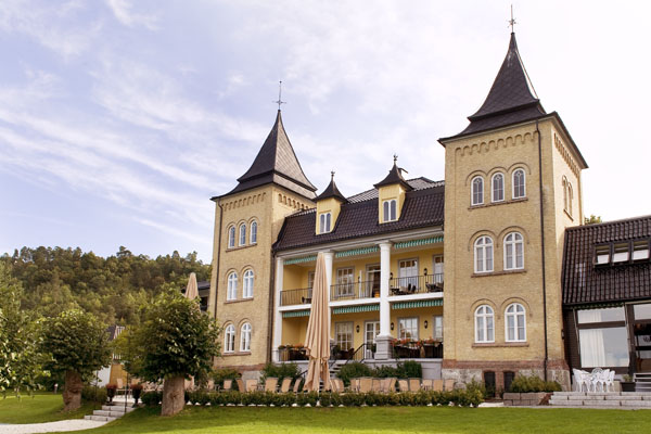 Hotel Refsnes Gods and garden