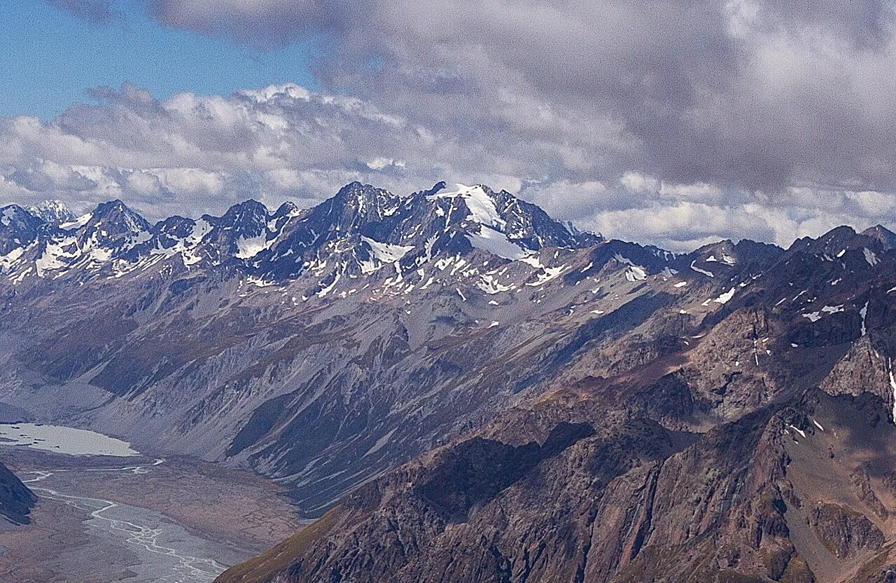 Photo of Mount Hutton