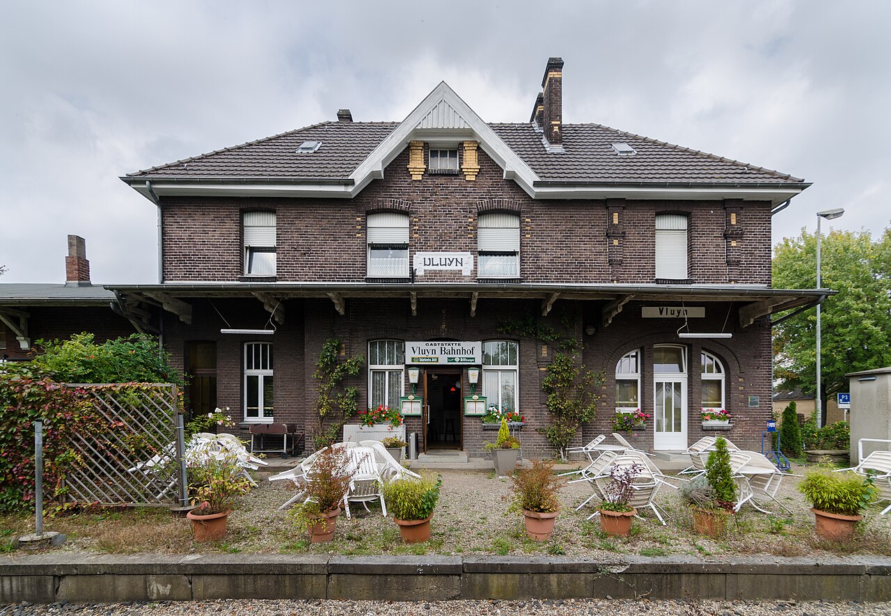 Neukirchen-Vluyn (North Rhine-Westphalia, Germany) – district Vluyn – train station