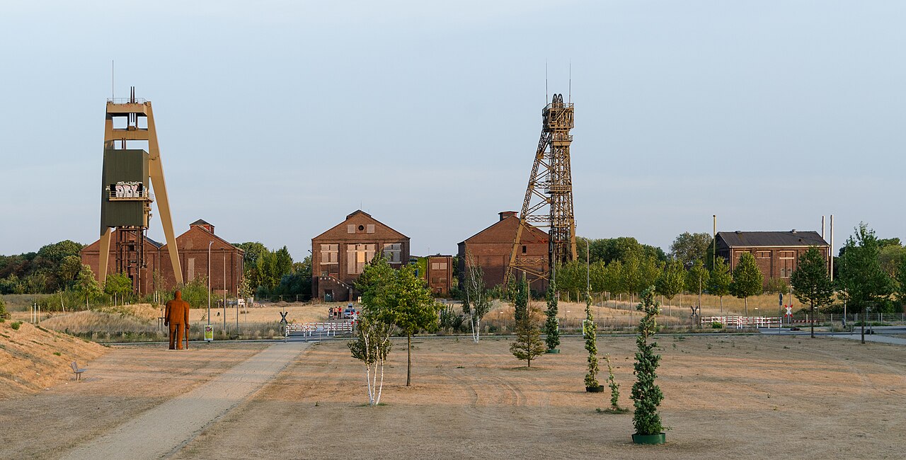 Neukirchen-Vluyn (North Rhine-Westphalia, Germany) – Niederberg Coal Mine – Shafts 1 &amp; 2 – view from the north during the golden hour