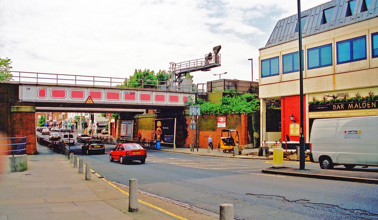 Malden High Street, at New Malden station 2001