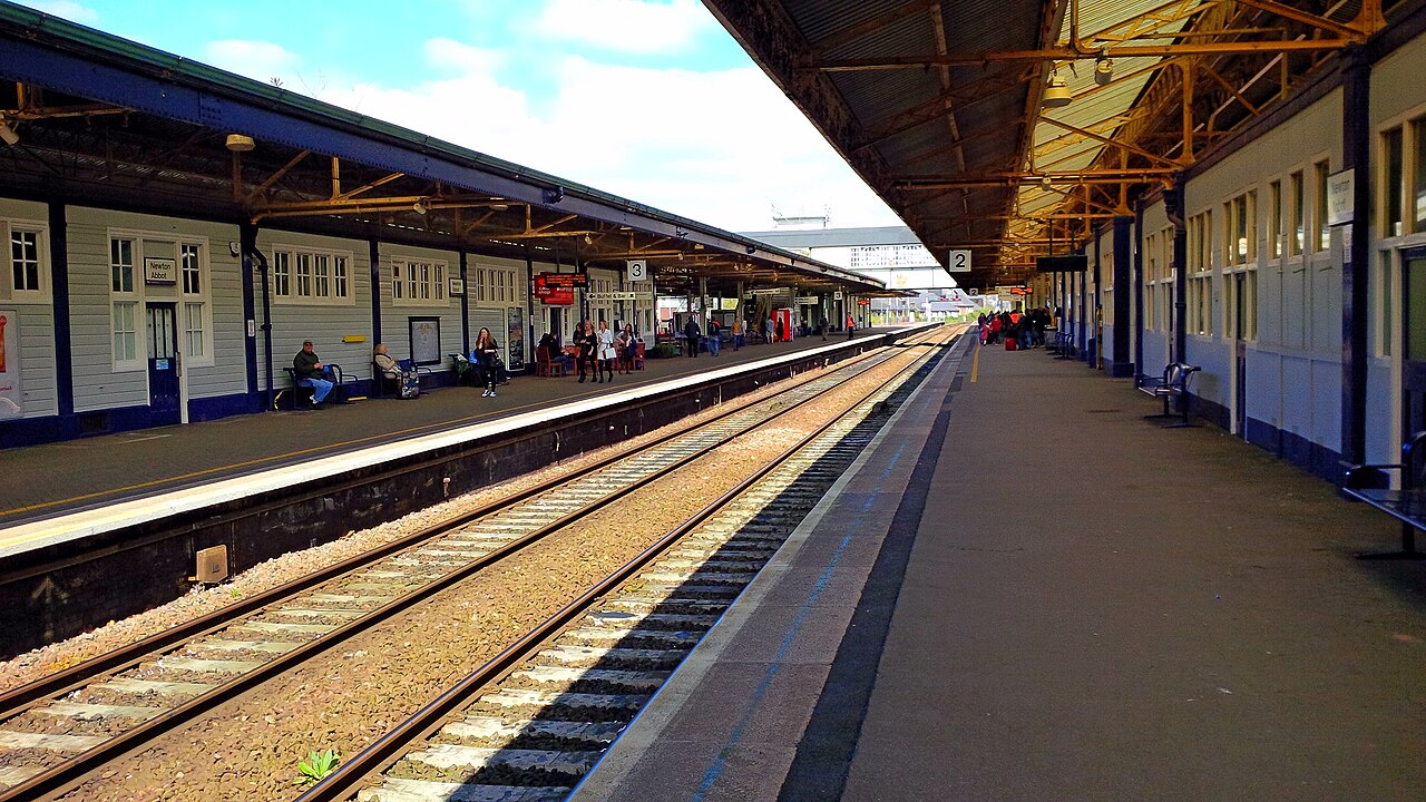 Interior of the Newton Abbot train station (2014).