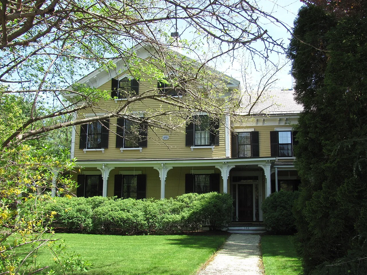 Photo of Newton Center