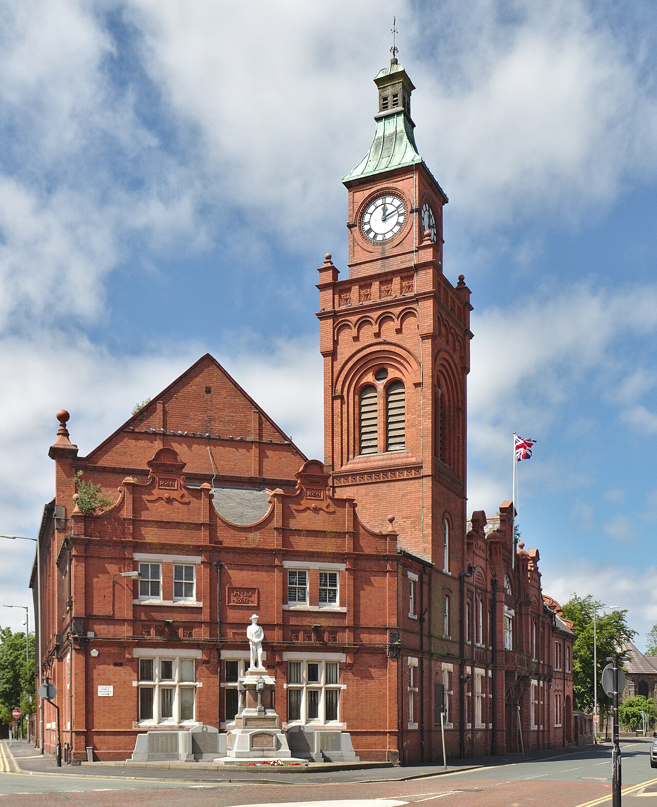 Grade II listed town hall near Market Square. War Memorial at its front.