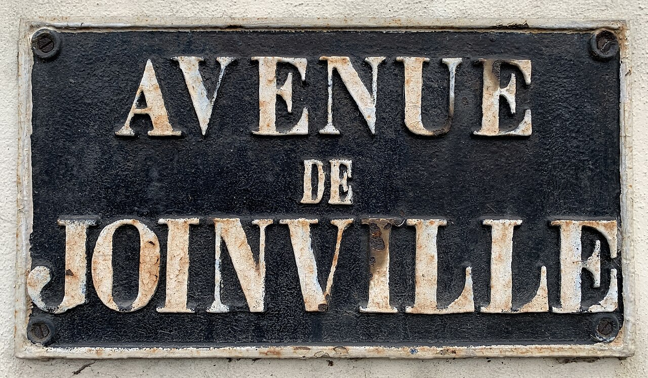 Street sign of Avenue de Joinville in Nogent-sur-Marne, Val-de-Marne, France.
