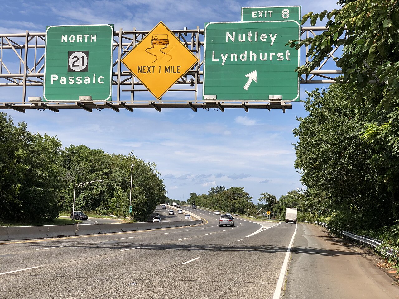 View north along New Jersey State Route 21 (McCarter Highway) at Exit 8 (Nutley, Lyndhurst) in Nutley Township, Essex County, New Jersey