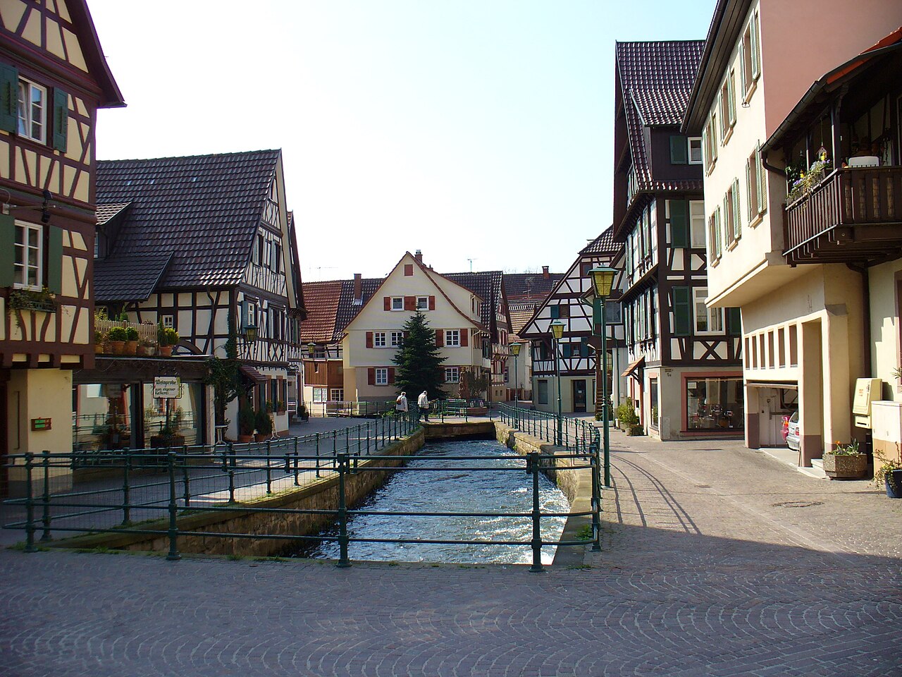 Beschreibung / description: Innenstadt und Mühlbach in Oberkirch, Deutschland / City centre Oberkirch and Mühlbach, Germany
Quelle / source: selbst fotografiert am / self made at 03. April 2005
Fotograf / photographer: User:Kerish
Lizenz / licence: