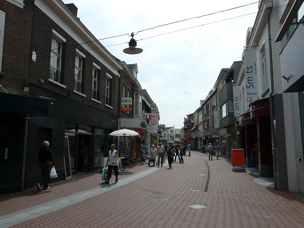 Zicht op een deel van de Kerkstraat in het centrum van Oosterhout