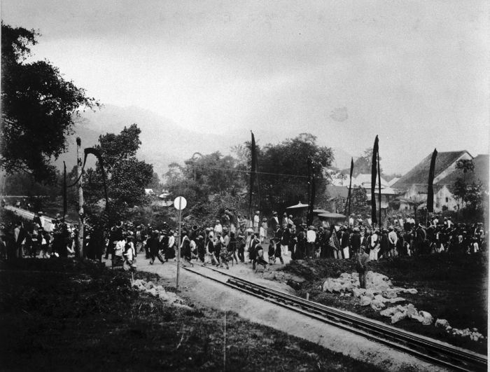 Foto. Padang Pandjang tijdens de opening van de staatspoorweg, Sumatra`s Westkust
