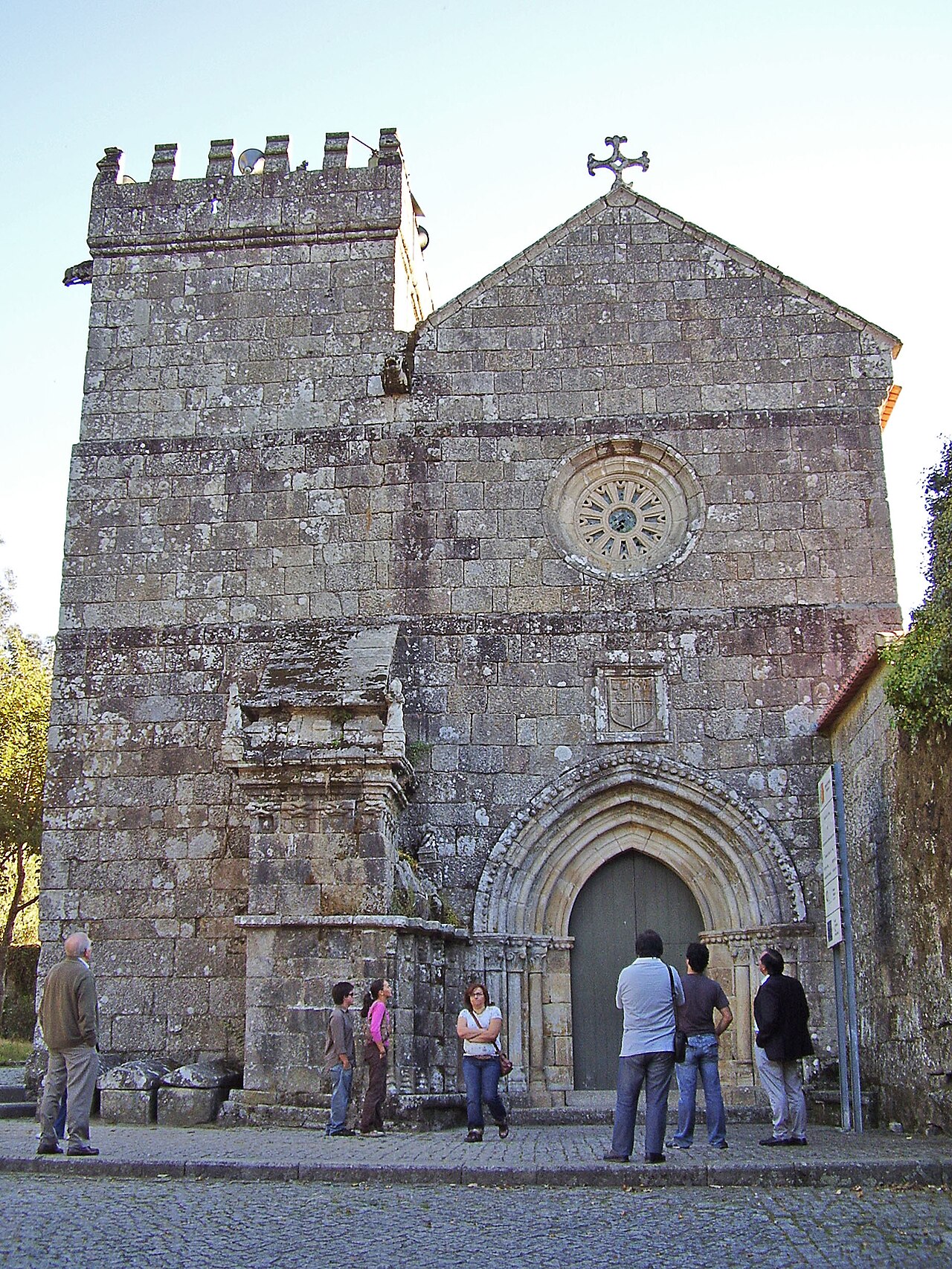 Mosteiro de Cete localiza-se em Cete, freguesia portuguesa do concelho de Paredes.