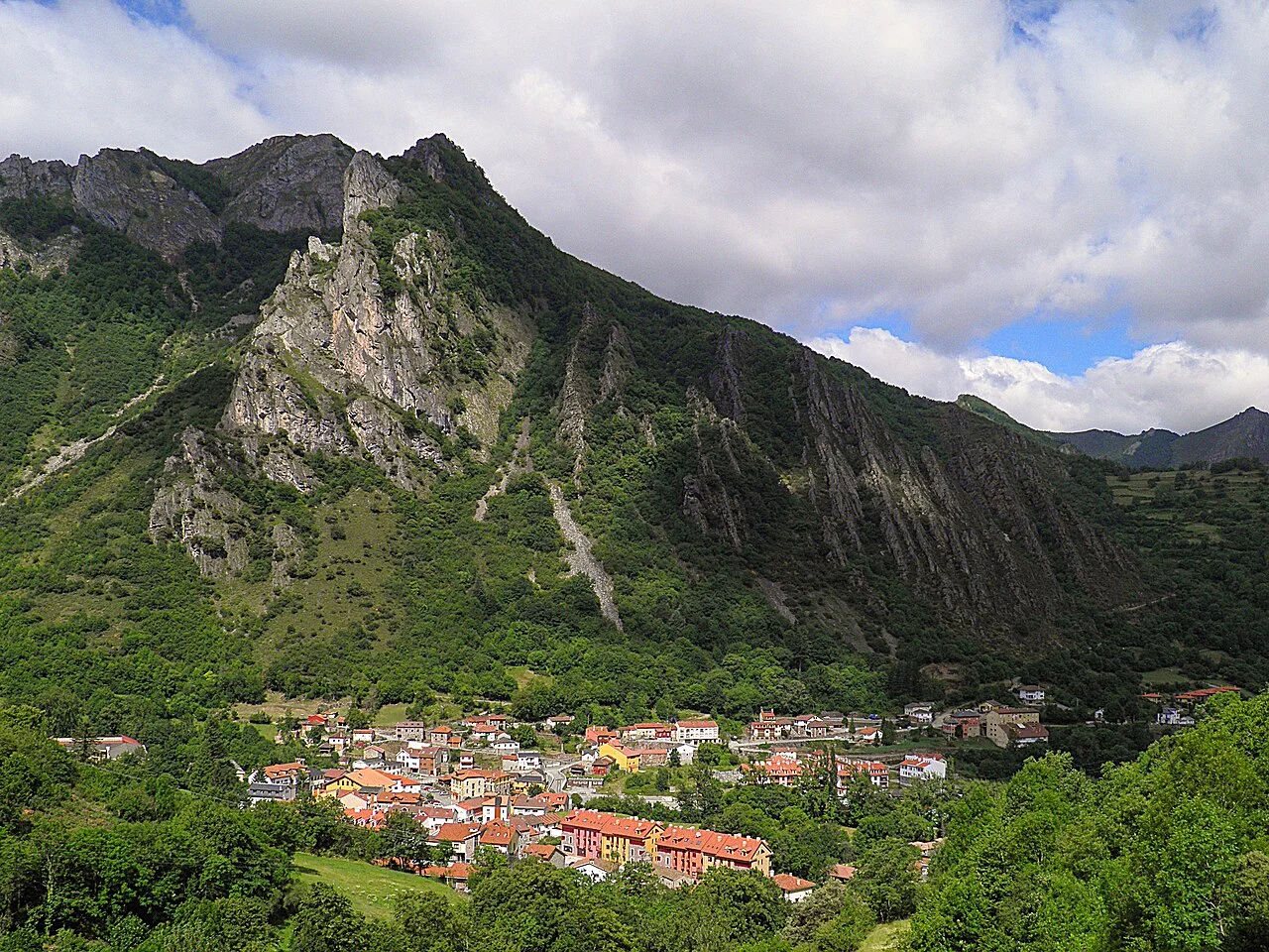 Photo of Pola de Somiedo