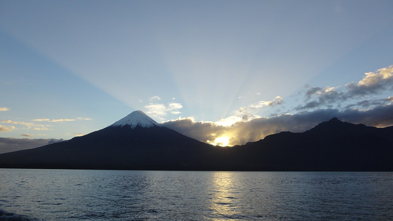 El lago Llanquihue es uno de los mayores lagos de Chile y América del Sur.