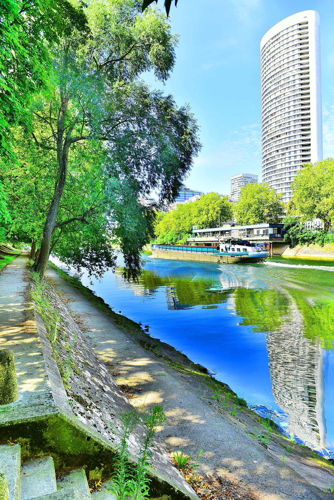 Tour France depuis l'île de Puteaux