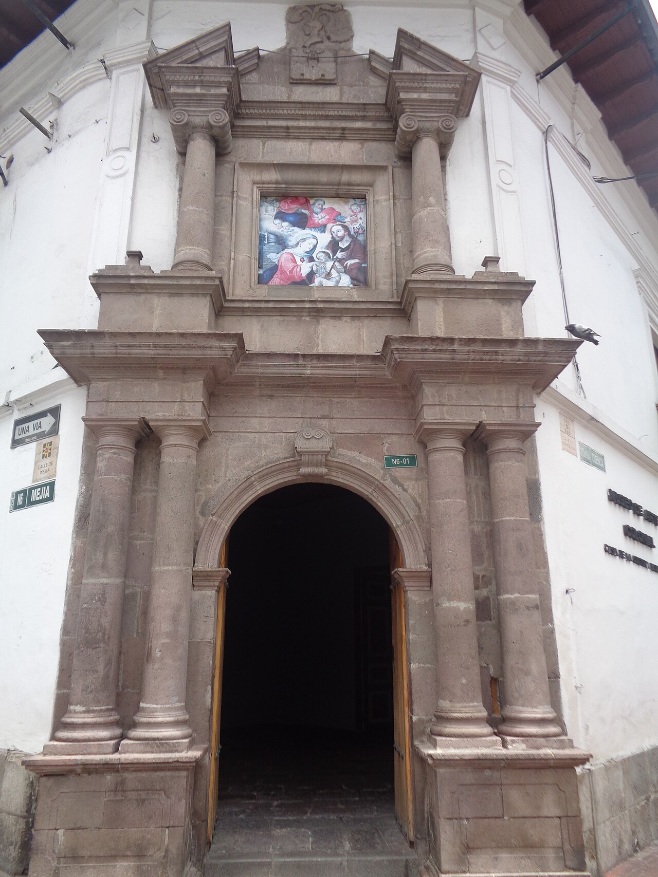 Calle Mejía, Quito is on the left....and..Calle Cuenca, Quito is on the right of this photograph
main entrance, 
Museo de Arte Colonial Casa de la Cultura Ecuatoriana (exterior) 

Calle Mejía, Quito is on the left....and..Calle Cuenca, Quito is on the right of this photograph.