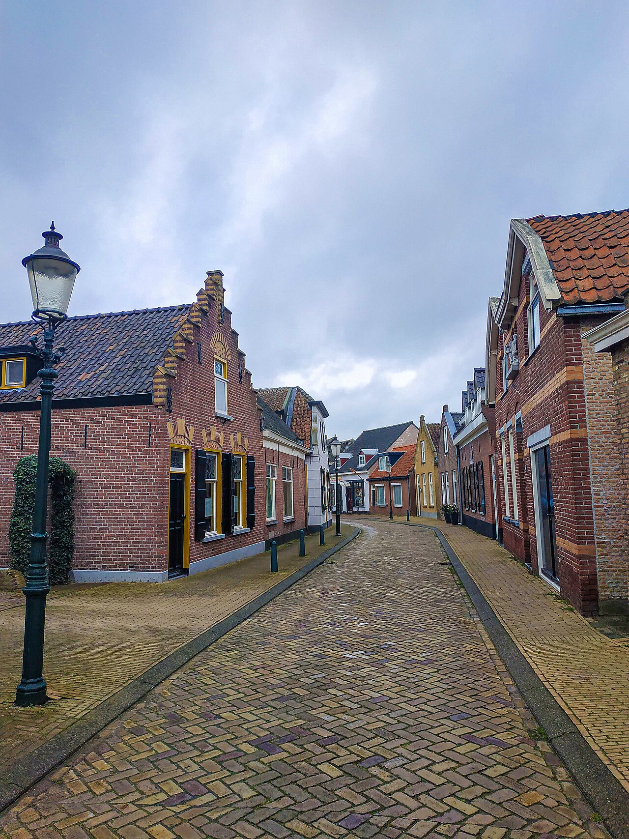 De historische Grote Kerkstraat in Raamsdonksveer.