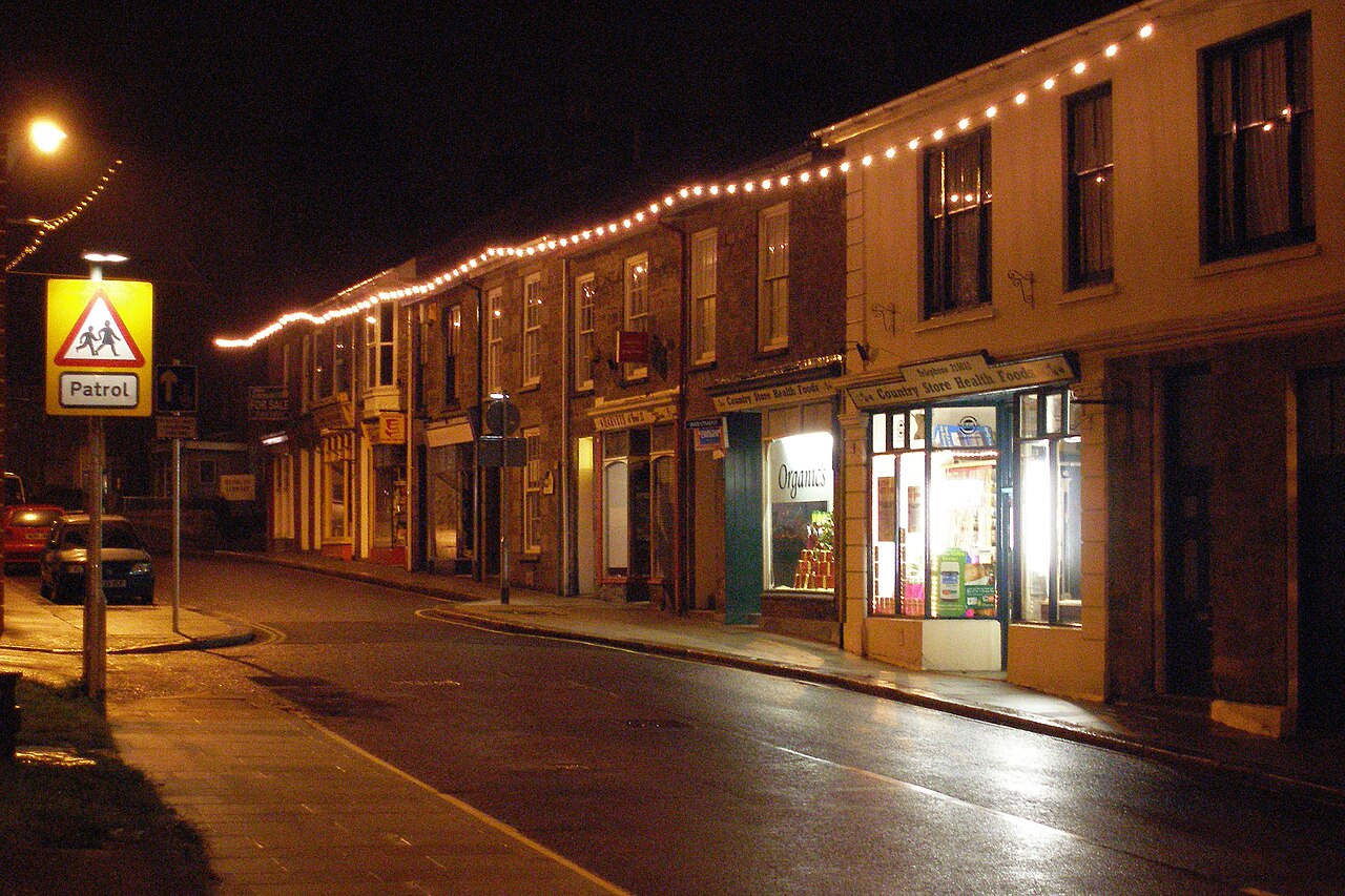 Bond Street. One of the two specialist shopping areas.