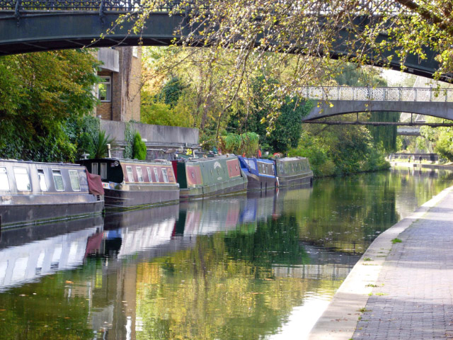 Regent's Canal, Regent's Park Between Paddington and Camden Town, the Regent's Canal skirts the northern side of Regent's Park - an exceptionally attractive stretch of urban waterway.