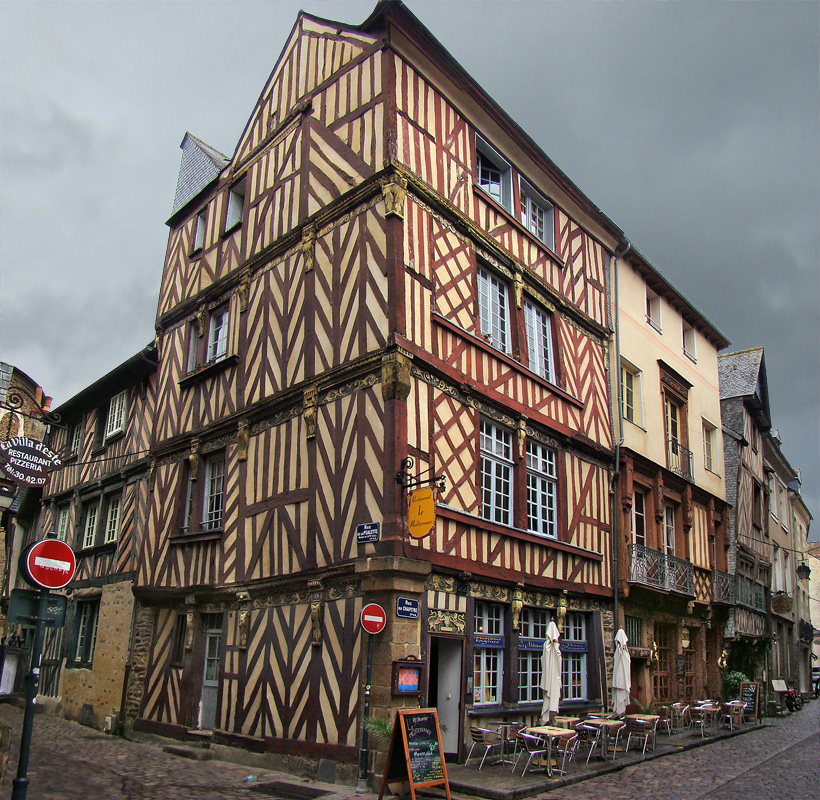 Rennes, Ille-et-Vilaine, Bretagne, France. Timber frame buildings at the corner of du Chapitre and de la Psalette streets.