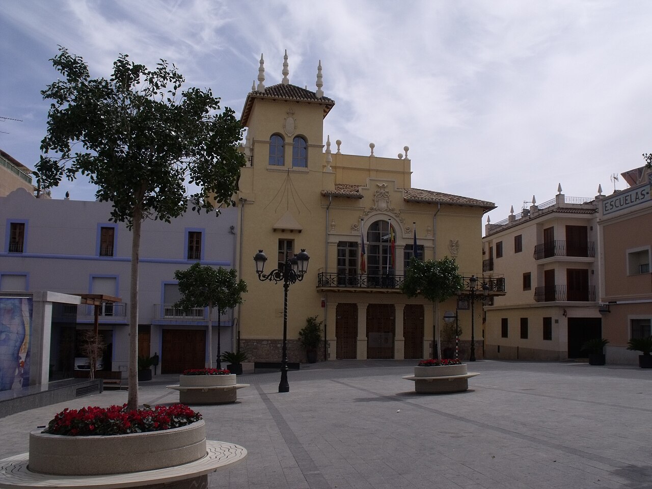 Plaza del Ayuntamiento de Ribarroja del Turia.