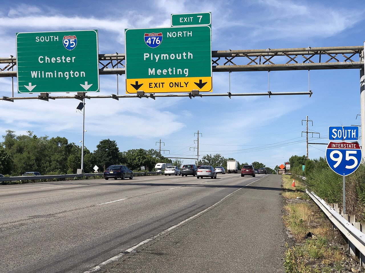 View south along Interstate 95 (Delaware Expressway) just north of Exit 7 (Interstate 476 NORTH, Plymouth Meeting) in Ridley Park, Delaware County, Pennsylvania