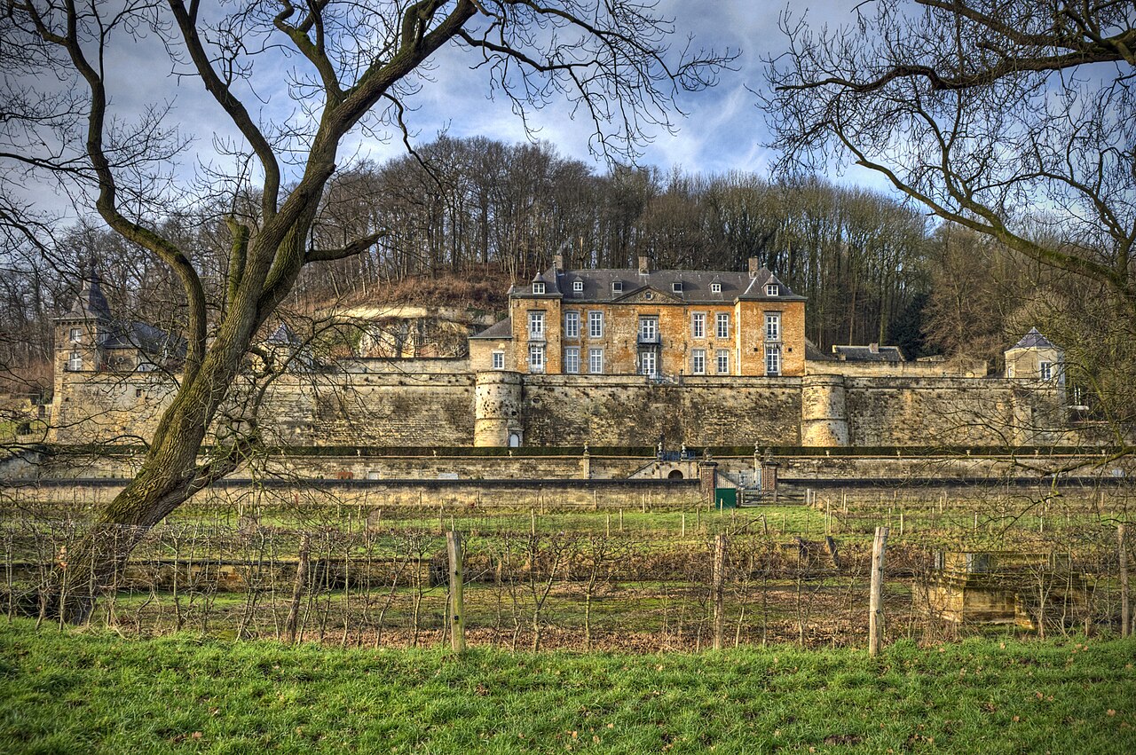 Chateau Neercanne near Maastricht is the only terraced castle in the Netherlands. It houses a Michelin start restaurant where you can combine fine dining with a lovely view. Also, the castle produces it own wines and has an impressive wine cellar.