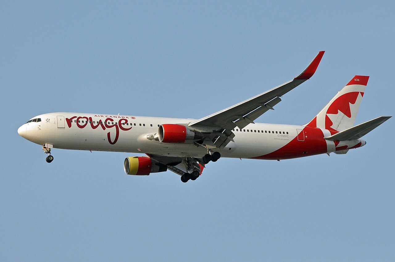 MSN 25588 LN 606
B767-333ER / 767 / 767-300 767-300ER
AIR CANADA ROUGE
YVR AIRPORT

EX AIR CANADA