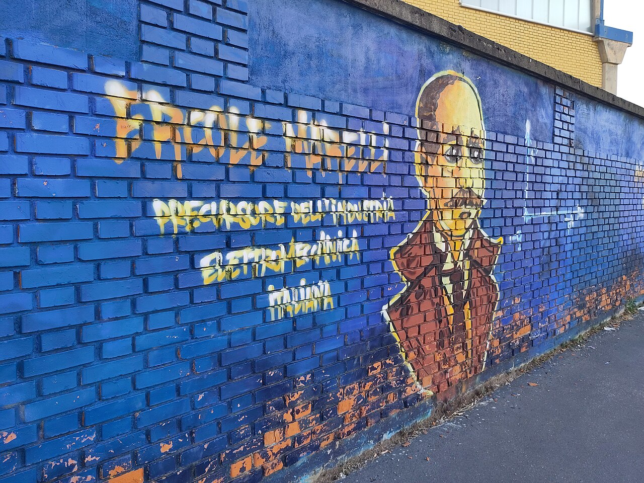 Murales su Ercole Marelli di Hello Marte in Via Manzoni a Rozzano