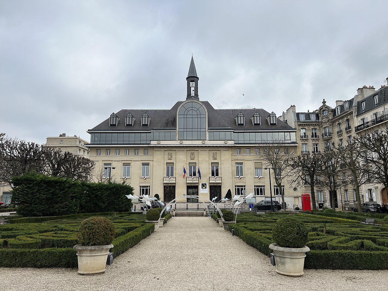 Hôtel de ville de Saint-Mandé.
