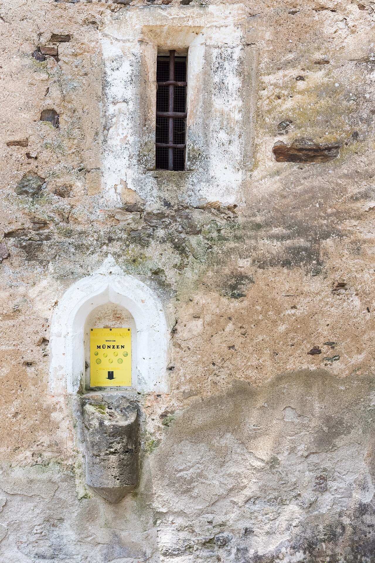 Barred window and alms box at the eastern exterior wall, subsidiary church Saint Leonard in Sankt Leonhard an der Saualpe, market town Griffen, district Völkermarkt, Carinthia, Austria, EU