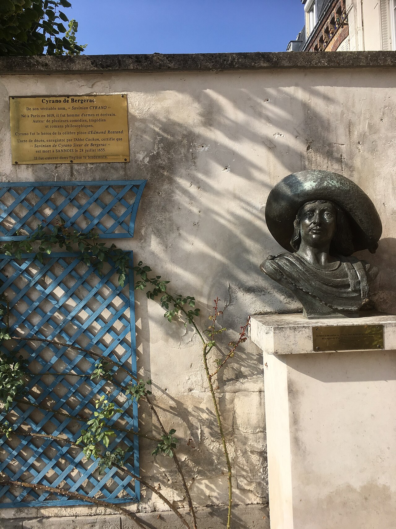 Cyrano de Bergerac is said to have died in Sannois. There is a commemorative plate telling about his life.
