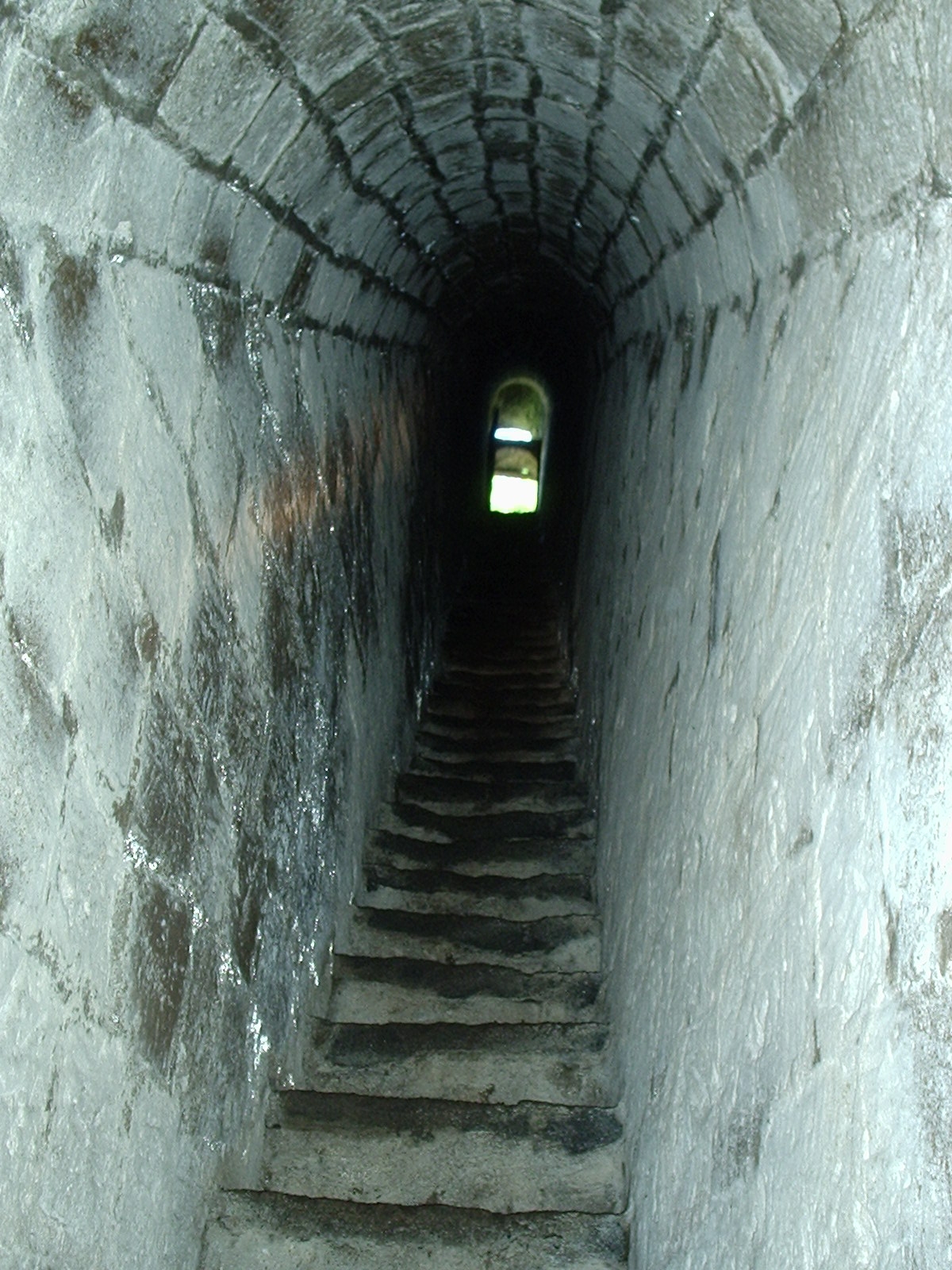 accesso all'acquedotto di epoca romana, che alimenta il fonte Helvius, collocato in piazza G.B. Ferrajoli di Sant'Egidio del Monte Albino (Salerno)