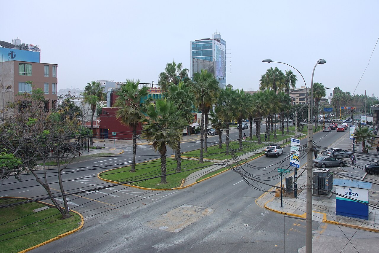 Avenida Velasco Astete ("Velasco Astete Avenue"), Surco, Lima
