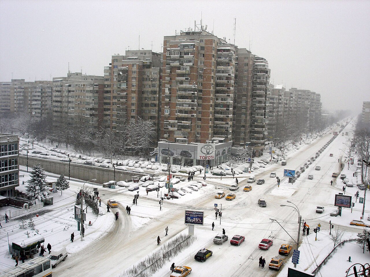 Pasajul de la Lujerului, în cartierul Militari, Bucureşti.
Fotografie a lui ro:Utilizator:Pixi, uploadată la Wikipedia în Română sub numele ro:Imagine:Lujerului.JPG.

Modificată în photoshop (auto-levels).