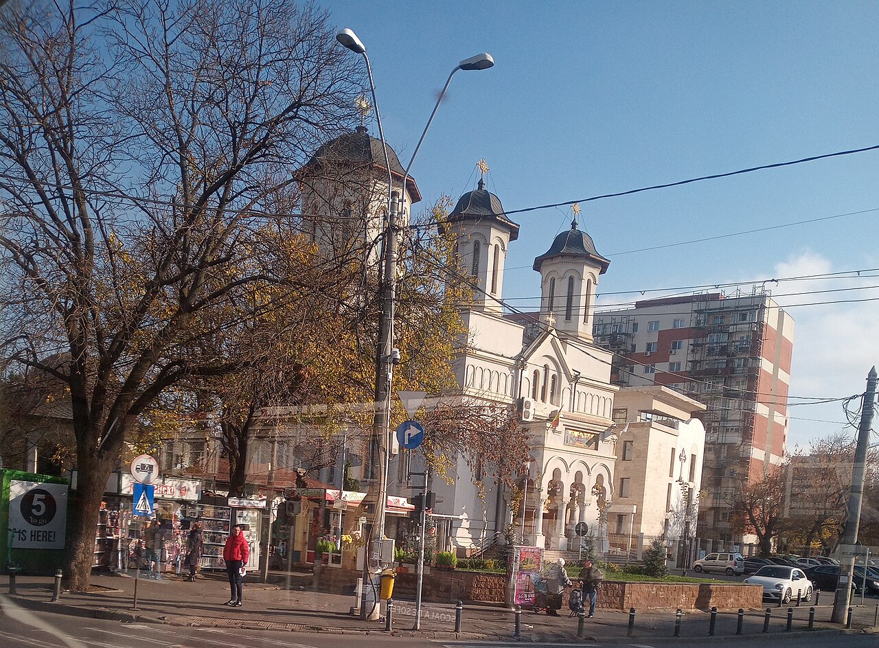 Biserica Sfânta Treime Ghencea, [1] din Calea 13 Septembrie Nr. 211 la intersecția cu Strada Sebastian, sector 5, București, România