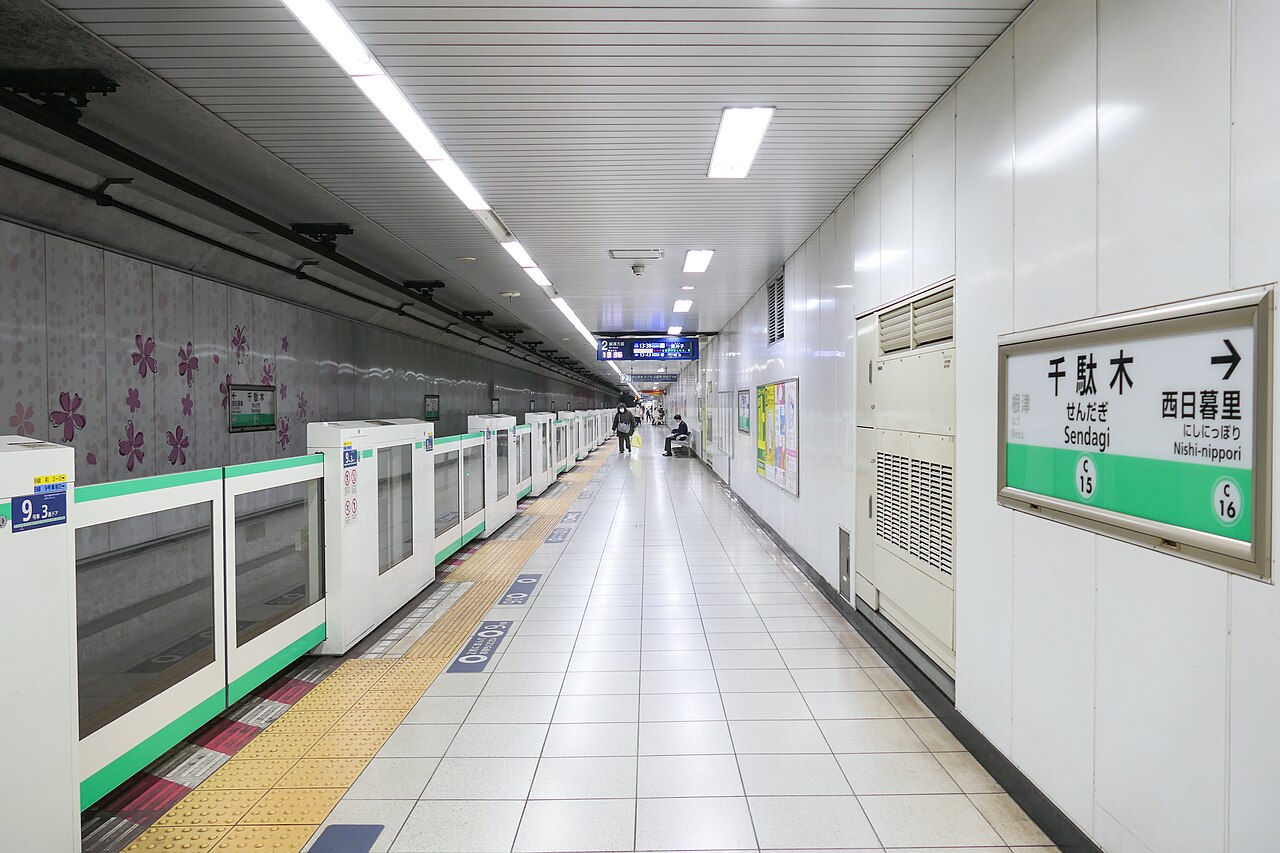 Platform 2 at Sendagi Station on the Tokyo Metro Chiyoda Line