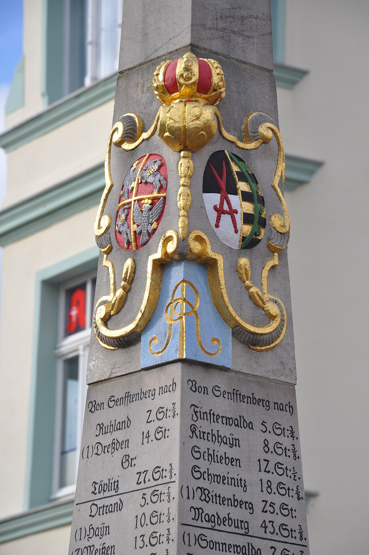 Senftenberg (Brandenburg), Markt, Sächsische Postmeilensäule