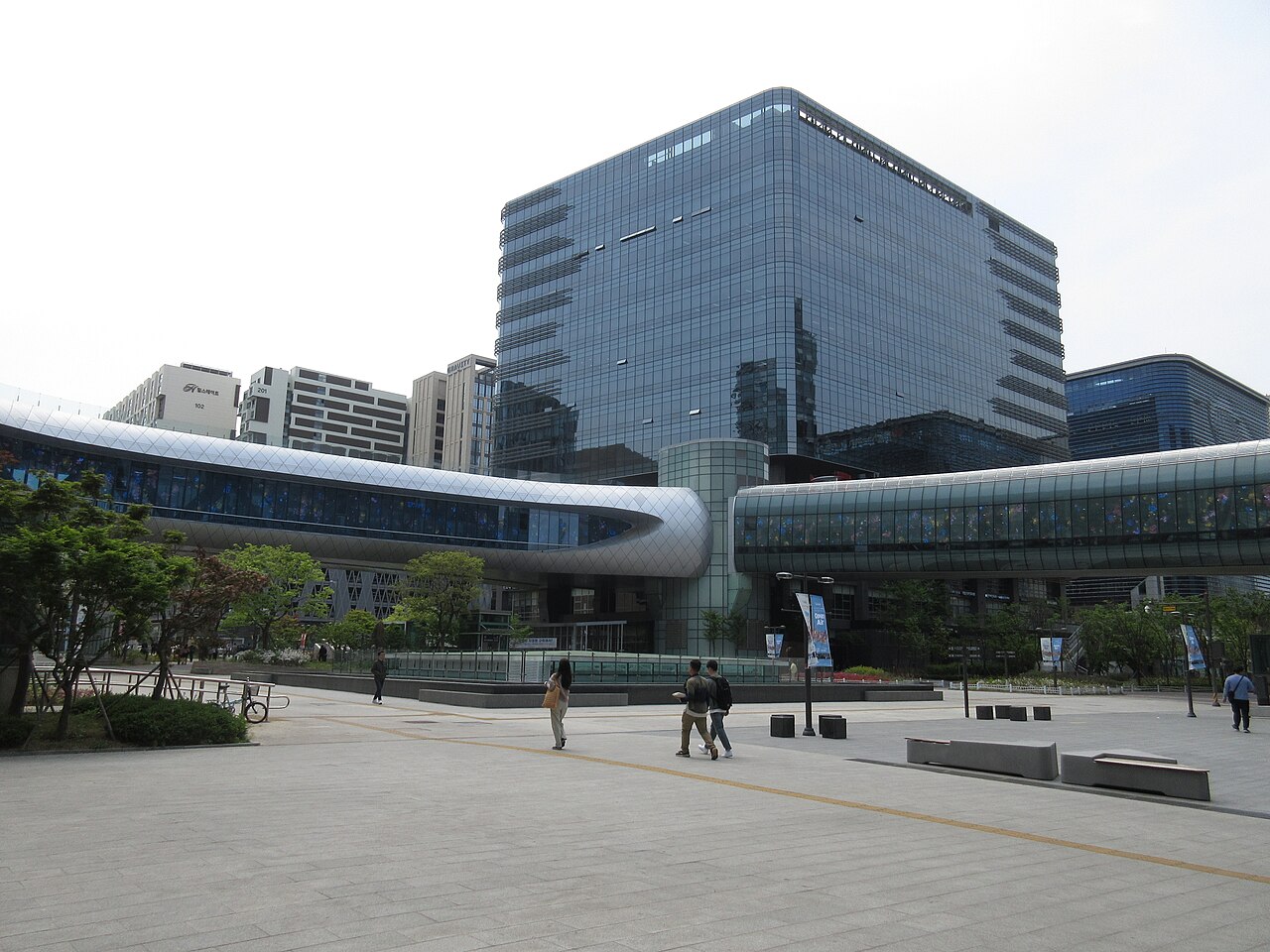 城南市盆唐区_板橋駅の駅前広場